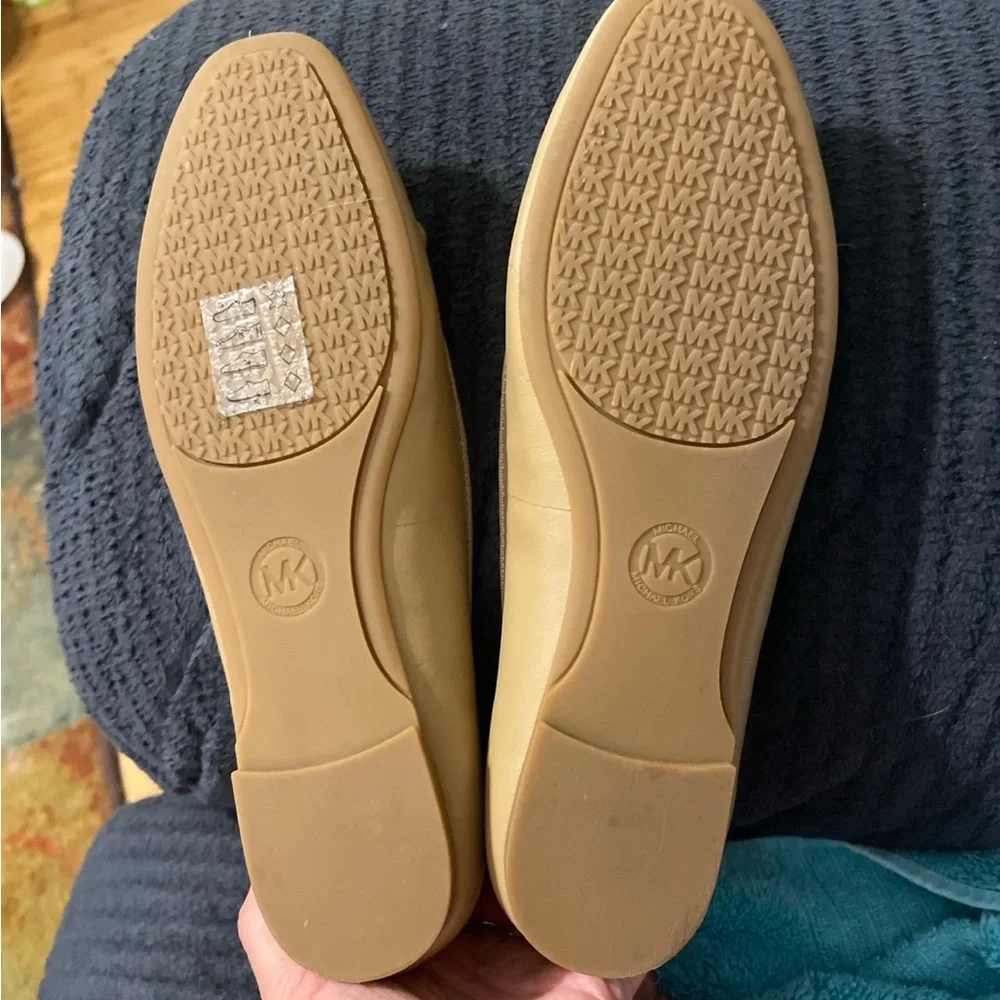 Michael Kors Beige Ballet Flats with Bow - Picture 5 of 6